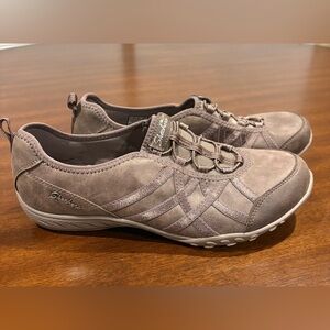 Skechers Women's Relaxed Fit Breathe Easy Dark Taupe Comfort Slip-On Sneakers